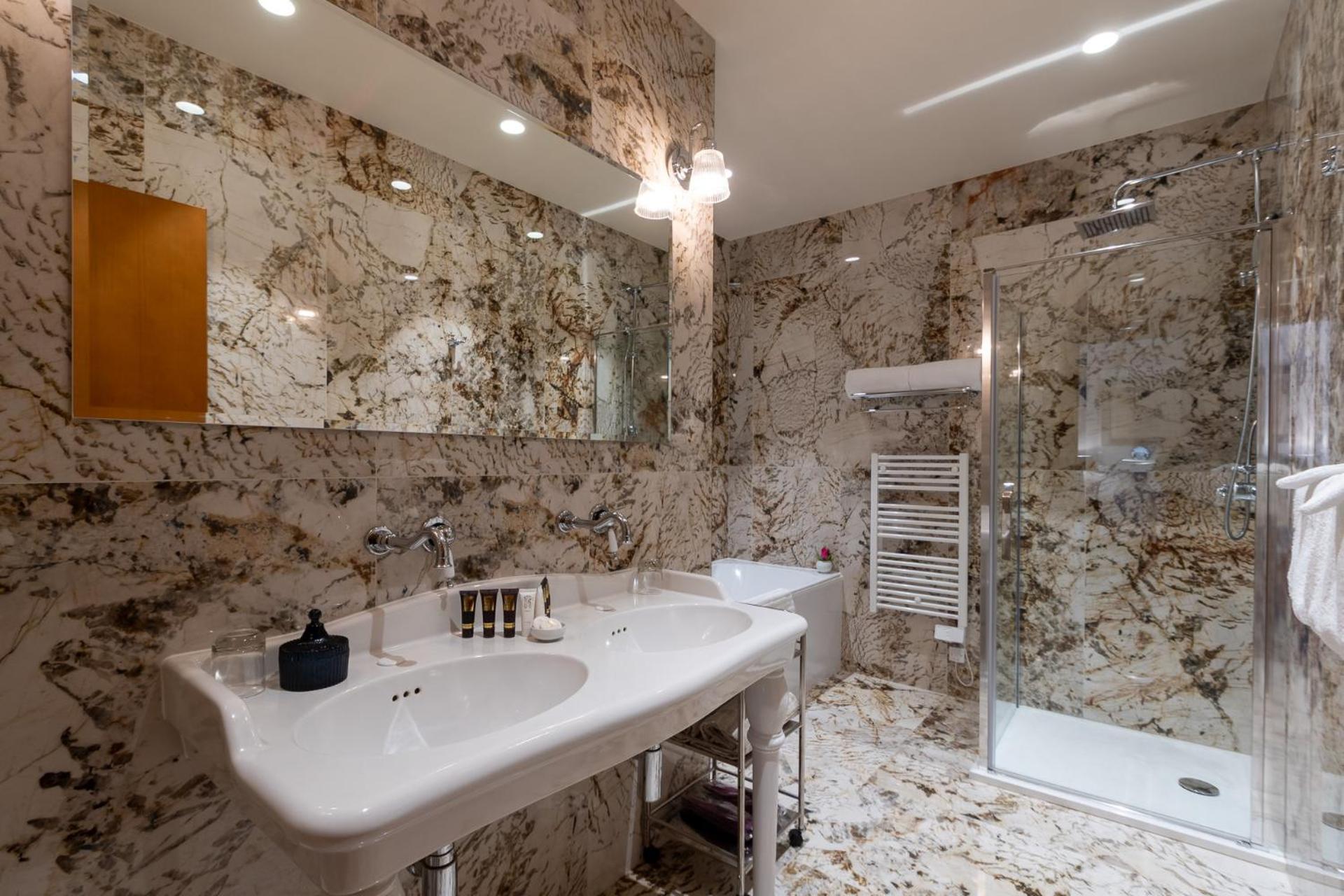 סן פלורן Hotel Demeure Loredana מראה חיצוני תמונה